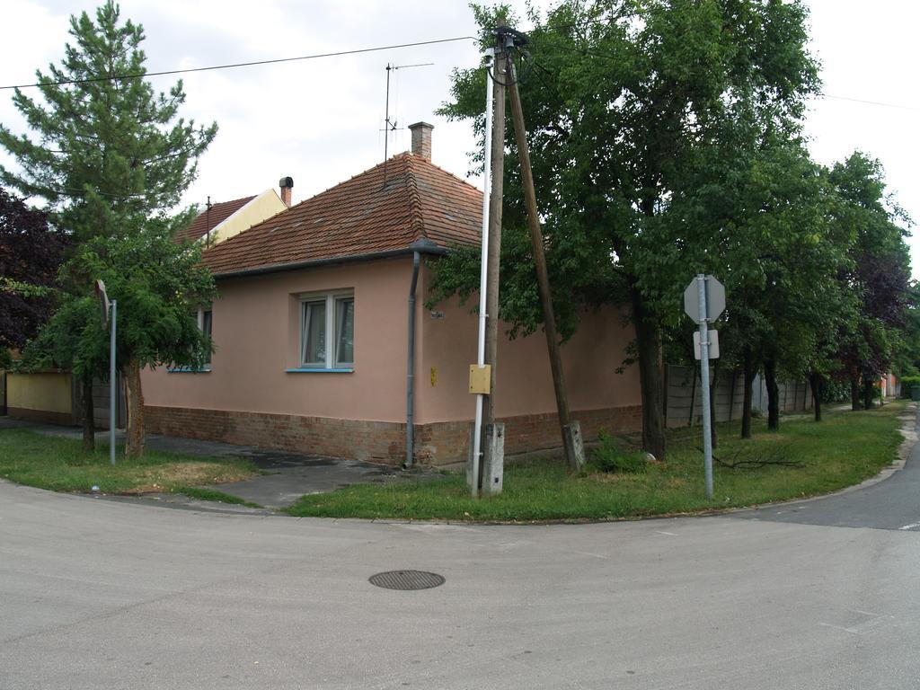 Liliom Apartman Gyula Exteriér fotografie