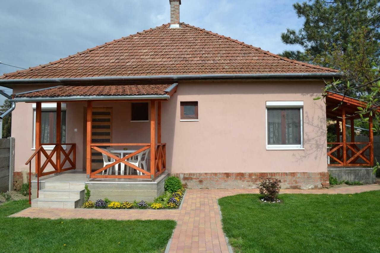 Liliom Apartman Gyula Exteriér fotografie