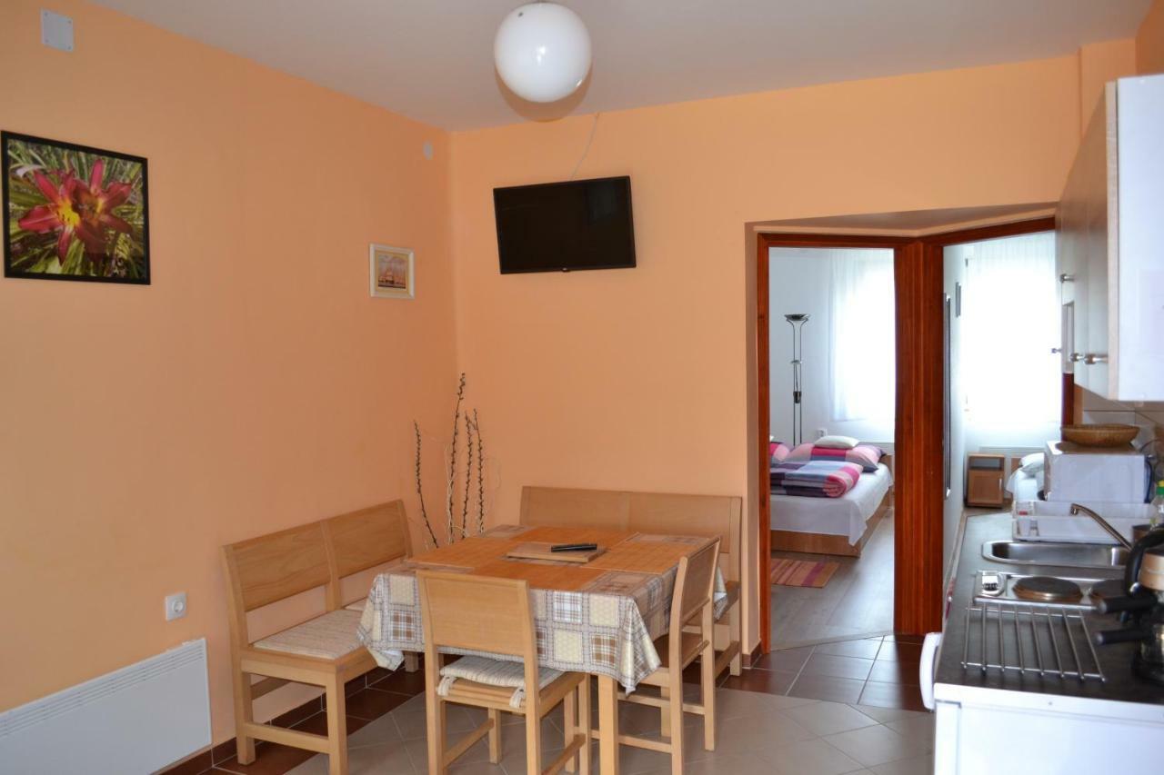 Liliom Apartman Gyula Exteriér fotografie