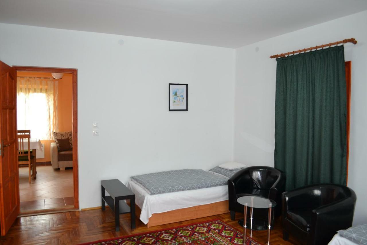 Liliom Apartman Gyula Exteriér fotografie