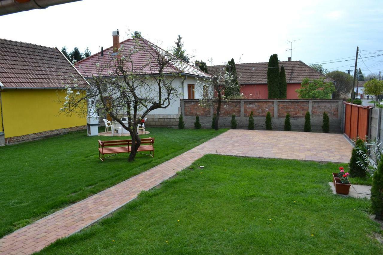 Liliom Apartman Gyula Exteriér fotografie